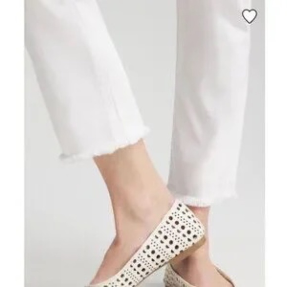 Chico's Size 2 White Perfect Stretch Girlfriend Flare Ankle Jeans Womens Size 12 - Picture 7 of 17